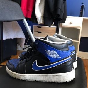 Jordan retro 1 royal blue